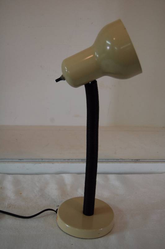 lot 171 image: Adjustable Neck Desk Lamp