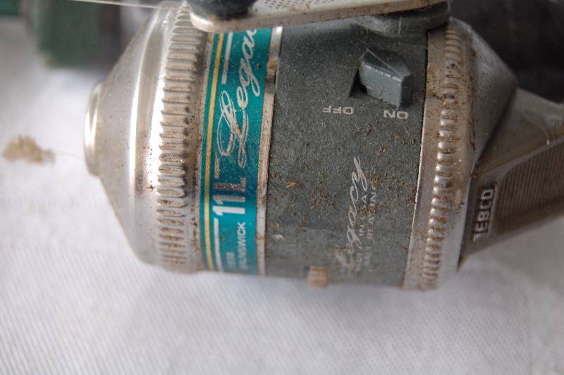 lot 289 image: Ice Fishing Rod & Reel