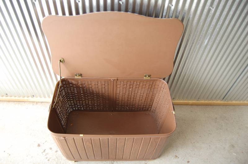 lot 311 image: Laundry Hamper