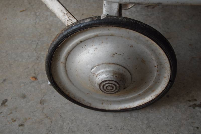 lot 312 image: Vintage Metal Wagon