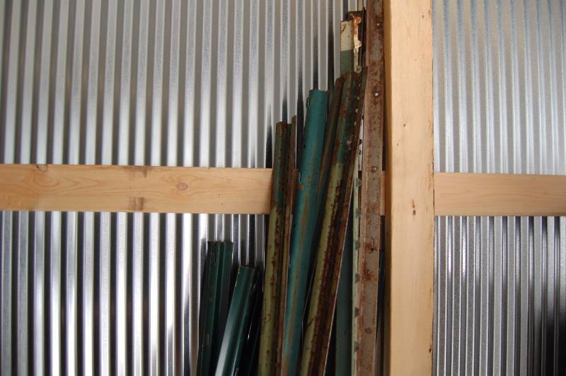 lot 317 image: Fence Posts