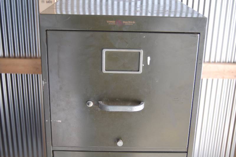 lot 320 image: Metal Filing Cabinet