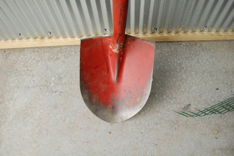 lot 240 image: Shovel and Rake