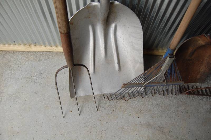 lot 241 image: Yard and Garden Tools