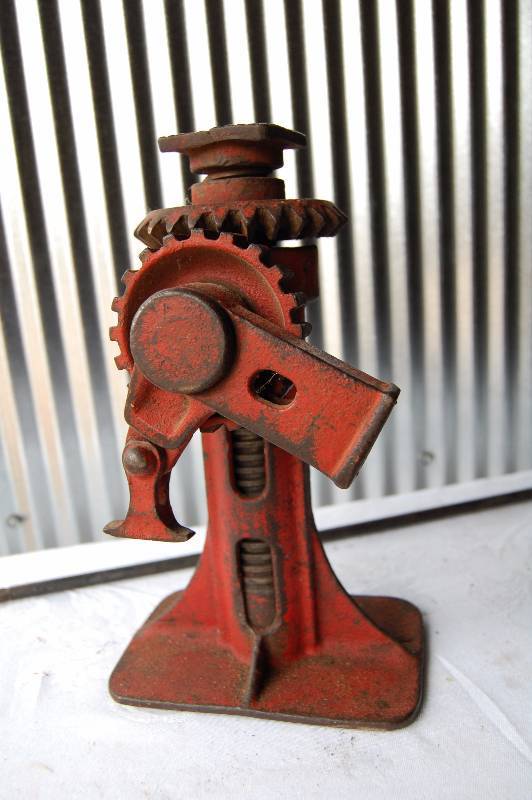 lot 262 image: Screw Jacks