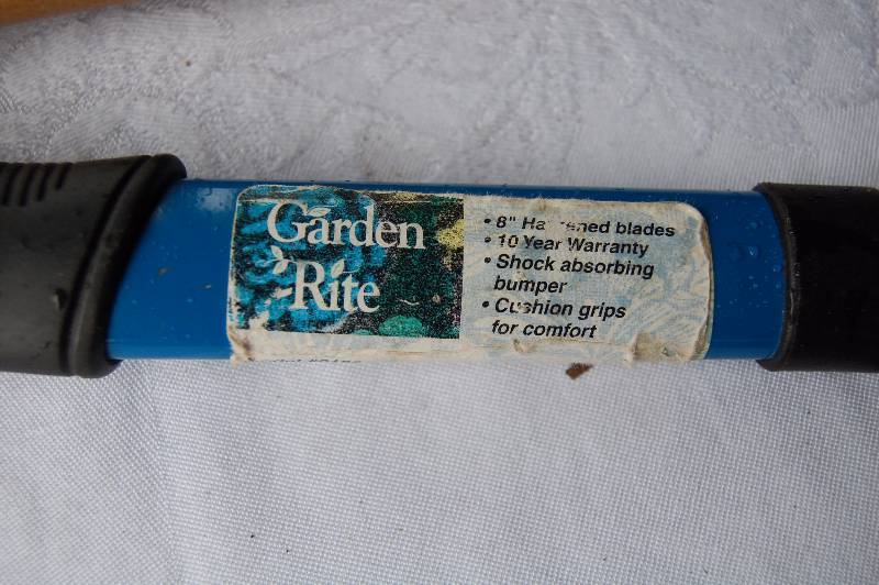 lot 276 image: Garden Clippers