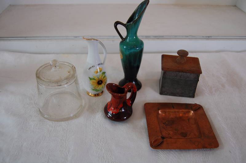 lot 142 image: Assorted Home Dcor