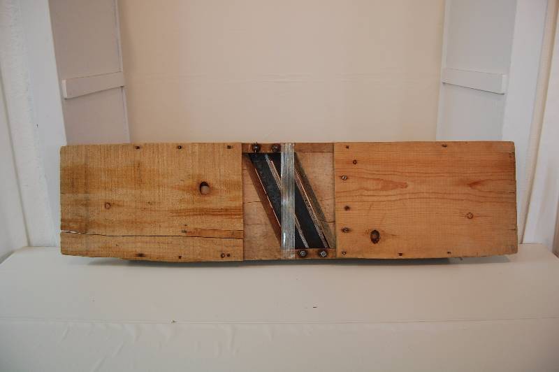 lot 174 image: Vintage Tucker Dorsey Cabbage Cutter