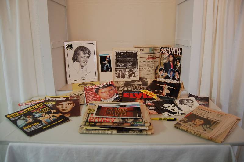 lot 175 image: Elvis Memorabilia