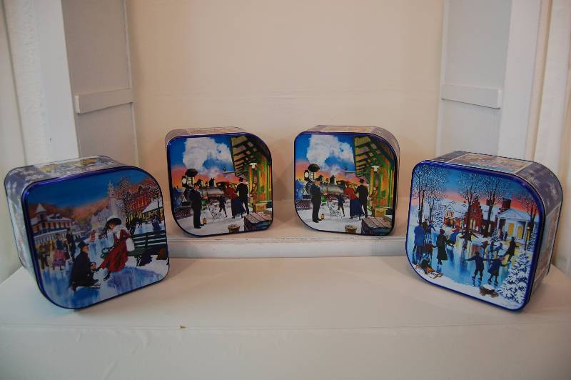 lot 178 image: Cookie Tins