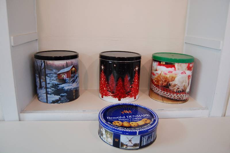 lot 179 image: Holiday Tins