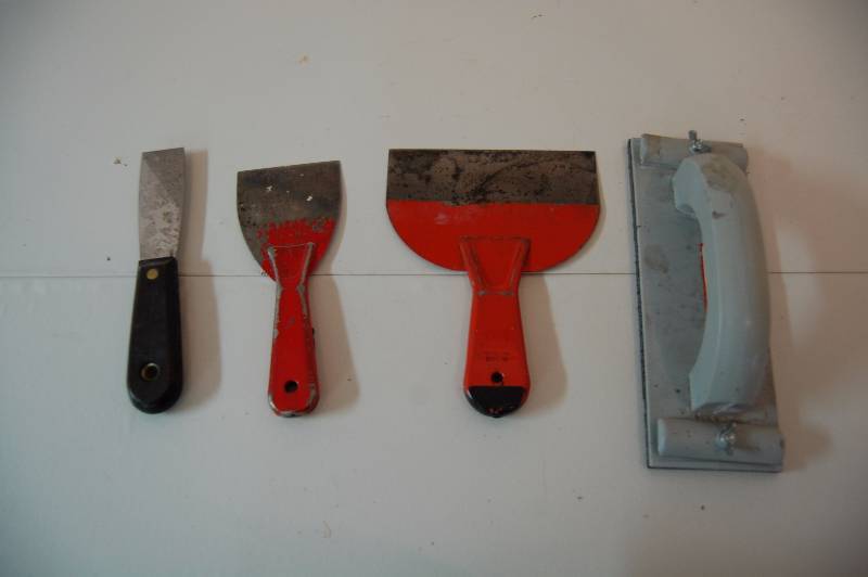 lot 194 image: Scapers and Hand Sander