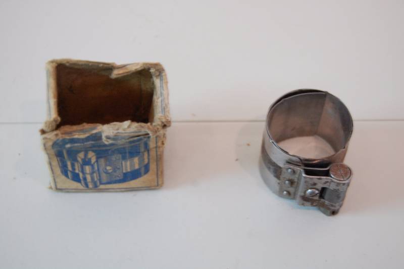 lot 200 image: Piston Ring Compressor