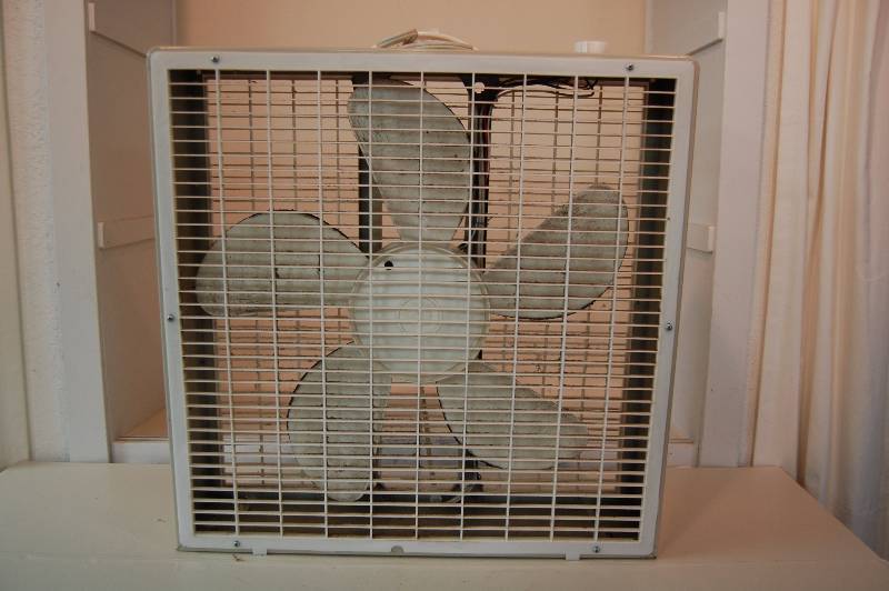 lot 216 image: Box Fan