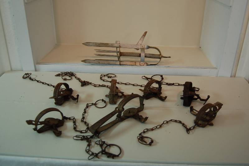 lot 218 image: Animal Traps