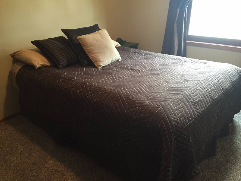 lot 3 image: Serta Perfect Sleeper Queen Bed with Bedding