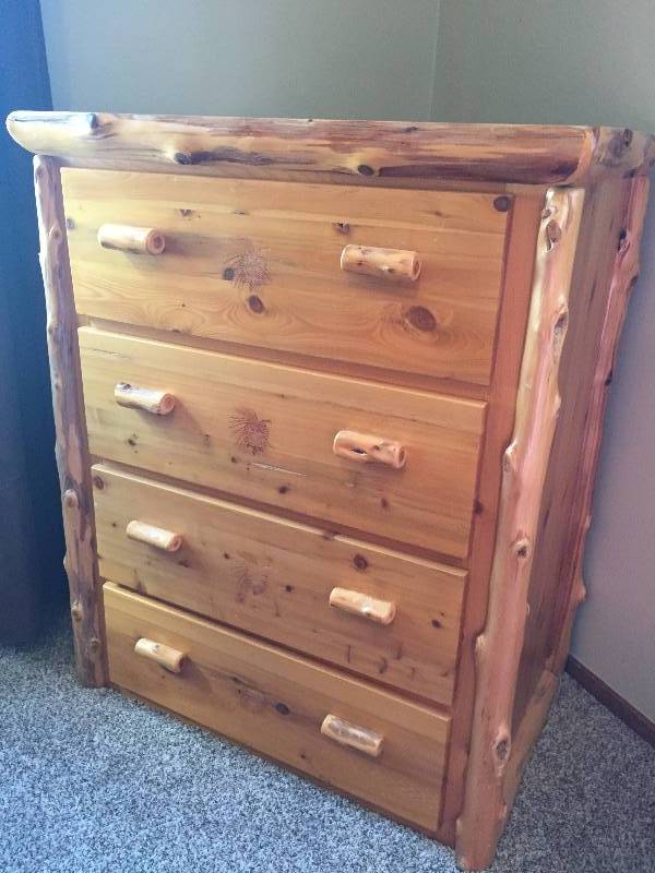 lot 9 image: Solid Wood Dresser