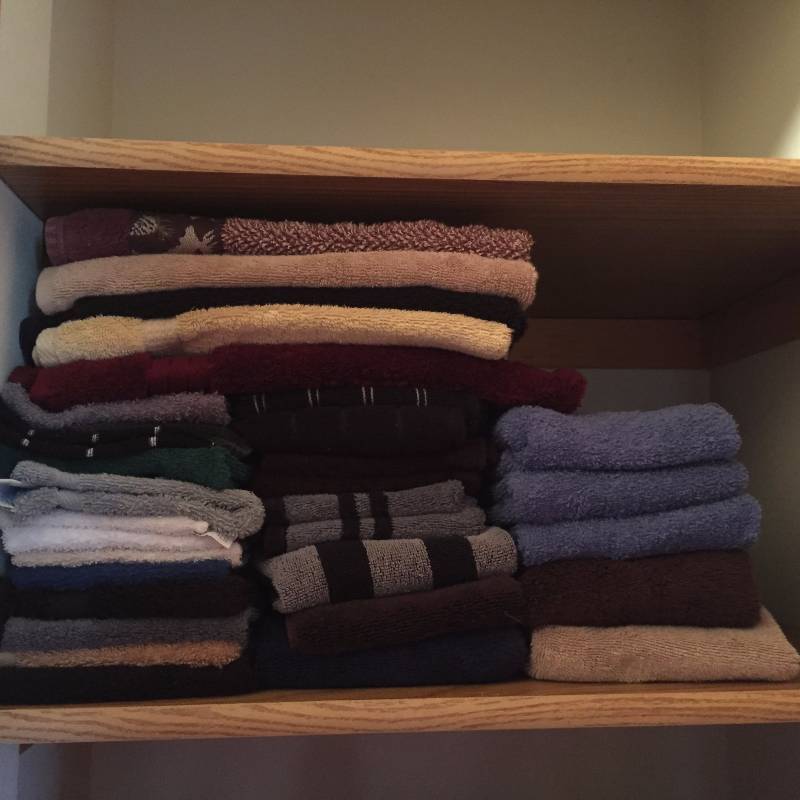 lot 13 image: Lot of Hand Towels and Wash Cloths