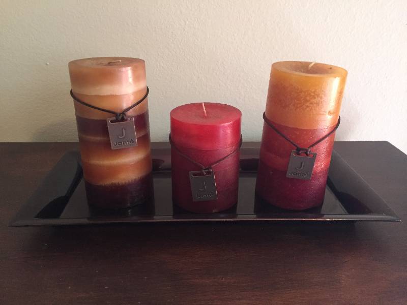 lot 17 image: Candle Dcor Set
