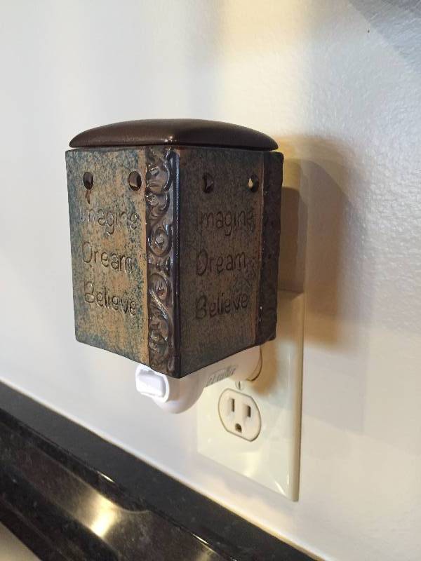 lot 24 image: Plug-in Wax Melter