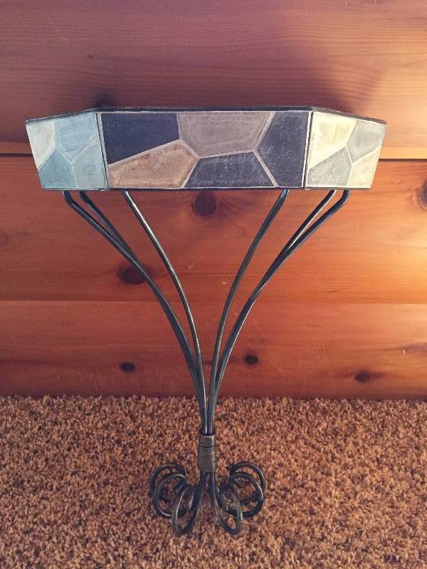 lot 29 image: Decorative Wall Shelf