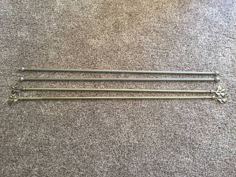 lot 32 image: 2 Curtain rod Sets