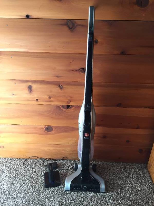 lot 41 image: Hoover Linx Vacuum with Charger