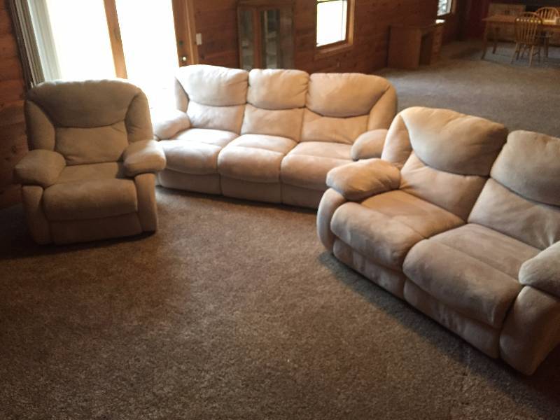 lot 60 image: 3 Piece Microfiber Furniture Set