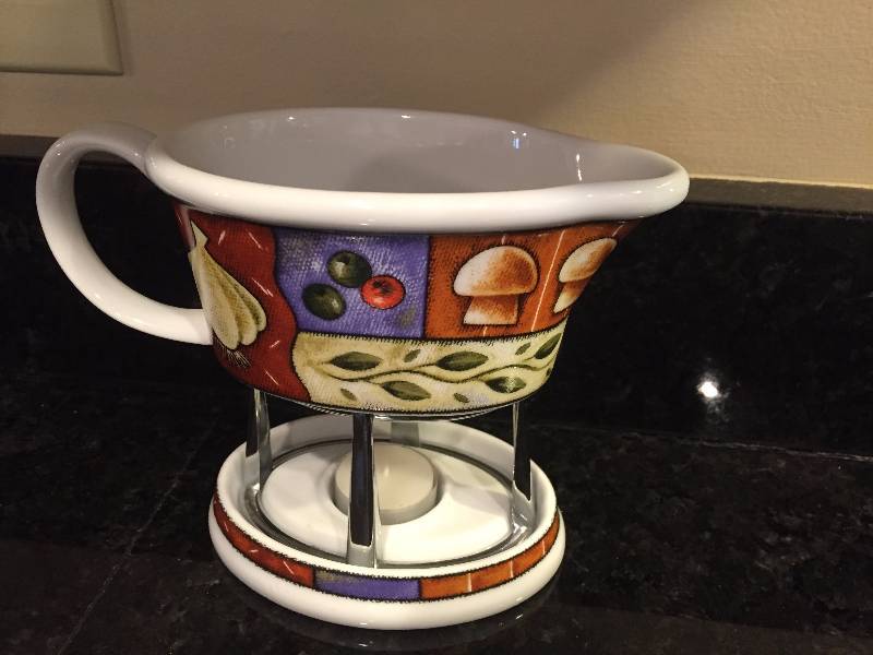 lot 69 image: Tea Light Gravy Dish