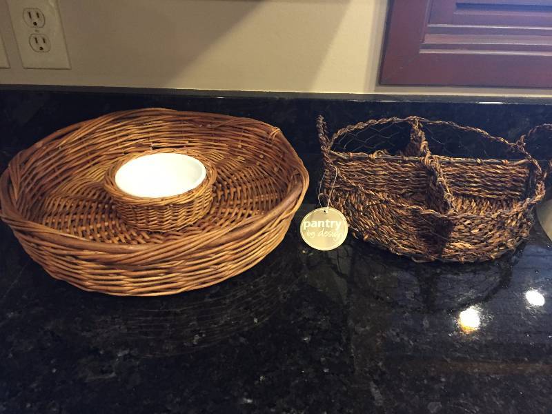 lot 76 image: Serving Baskets