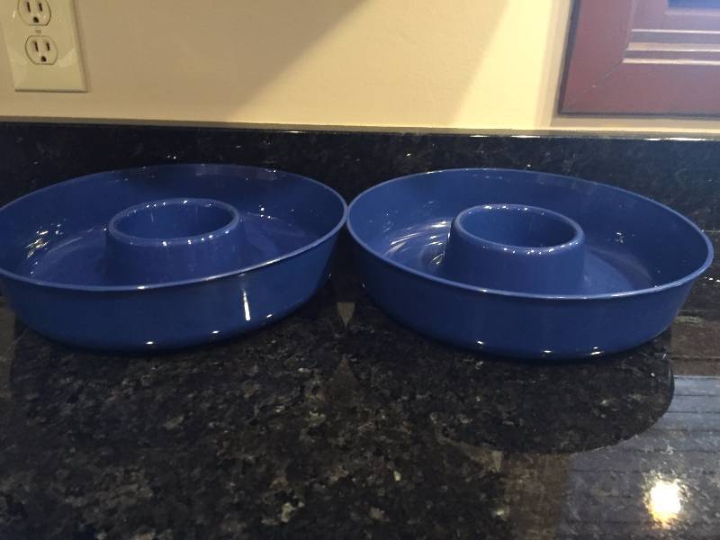 lot 78 image: Plastic Chip Bowls