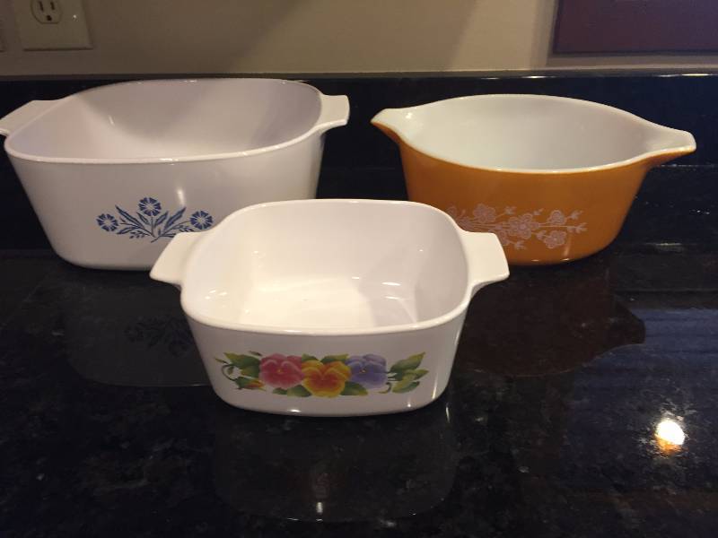 lot 79 image: Glass Casseroles