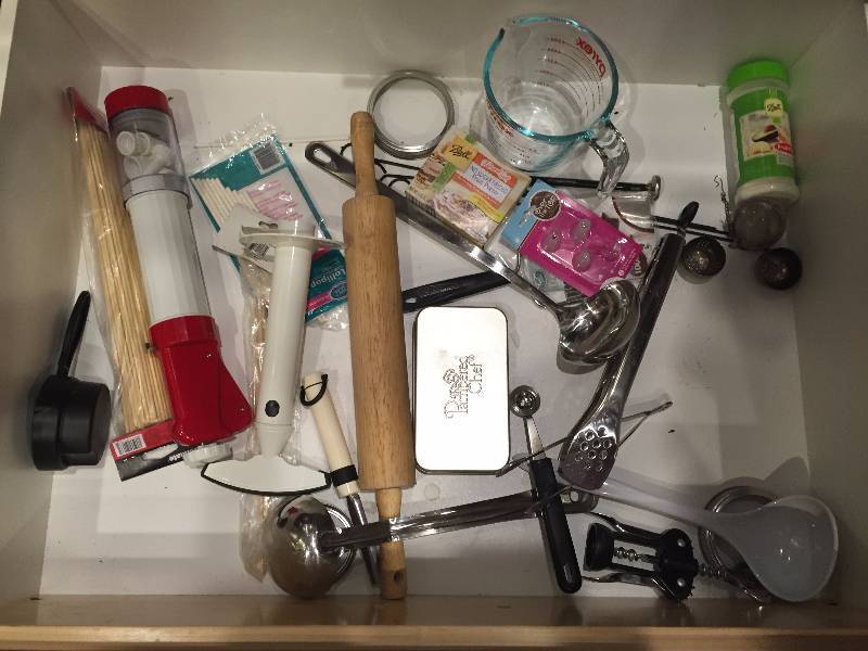 lot 89 image: Misc Kitchen Utensils