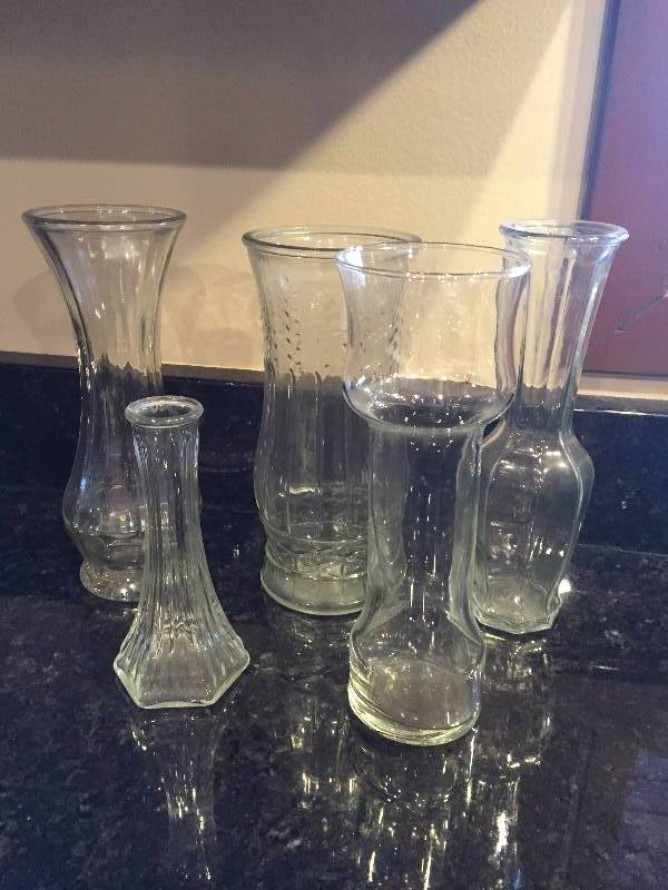 lot 90 image: Glass Vase Lot