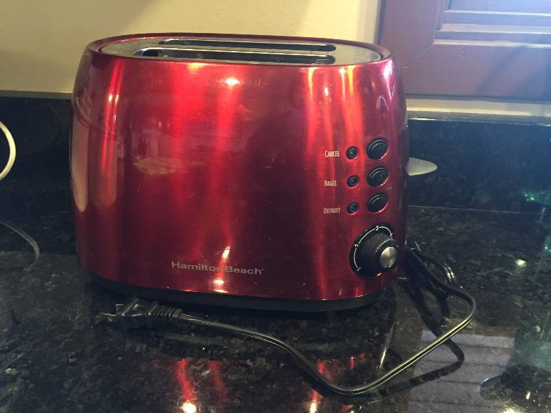 lot 98 image: Hamilton Beach Toaster