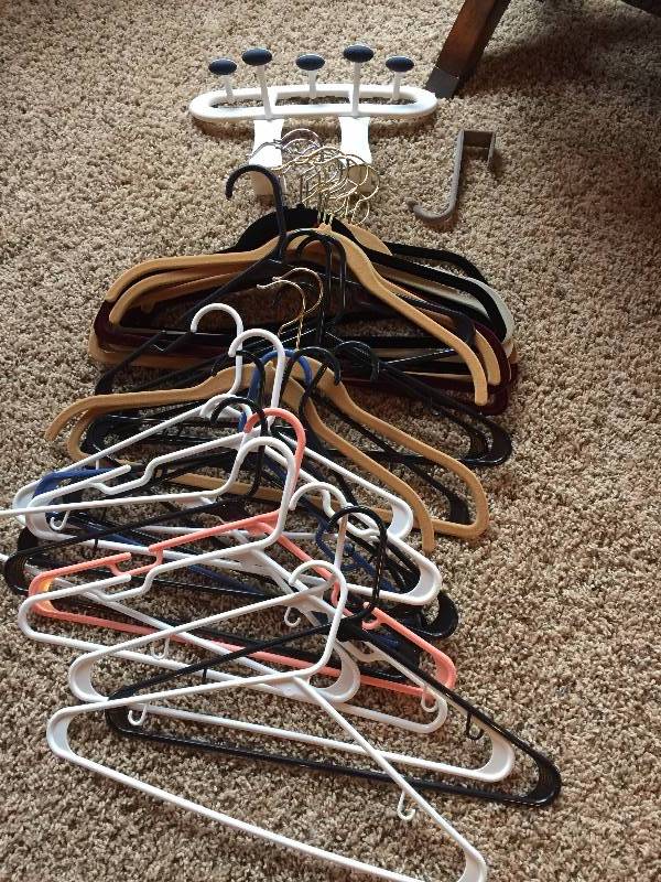 lot 122 image: Lot of Hangers
