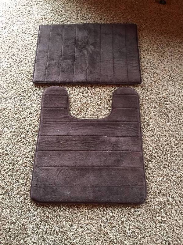 lot 123 image: Bathroom Rug Set