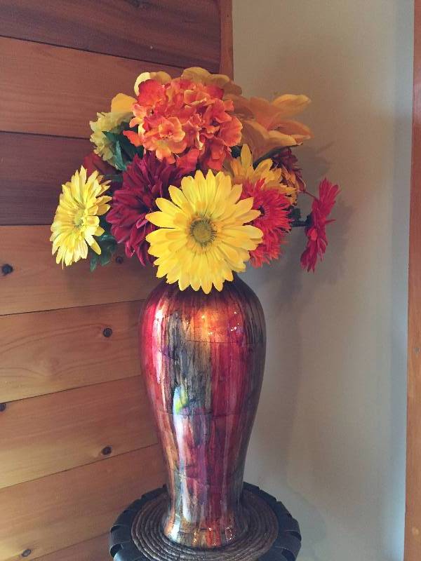 lot 124 image: Large Decorative Vase with Flowers
