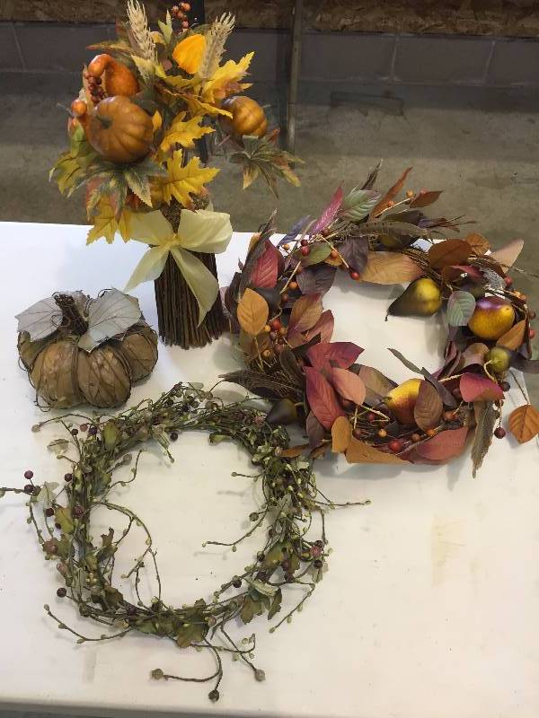 lot 136 image: Autumn Dcor Lot