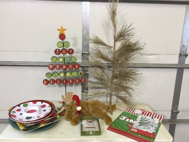 lot 137 image: Christmas Dcor lot