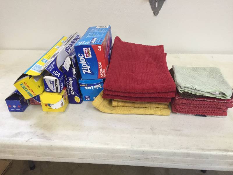 lot 157 image: Kitchen Towel, Wash Cloths and Food Storage Lot