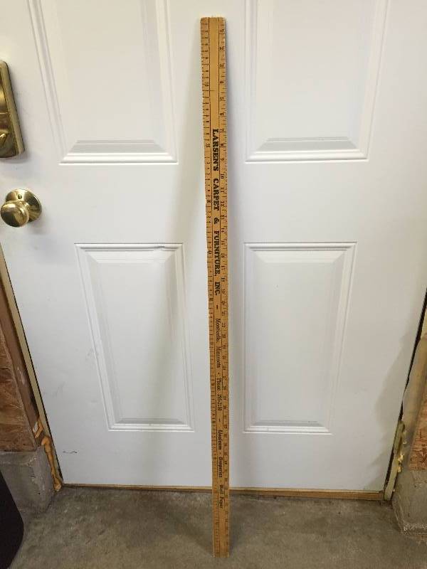 lot 175 image: Wood Yard Stick