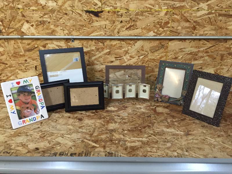 lot 182 image: Variety of Picture Frames