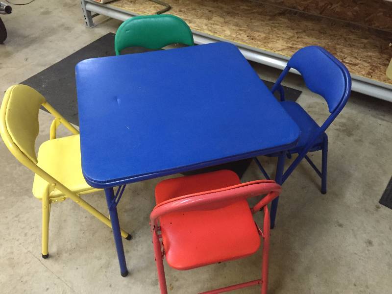 lot 183 image: Childs Folding Table