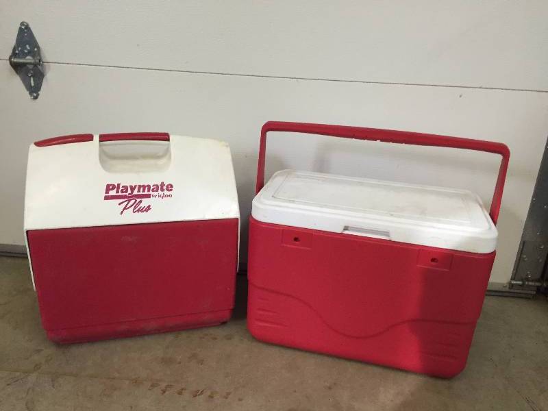 lot 210 image: Large Red Coolers