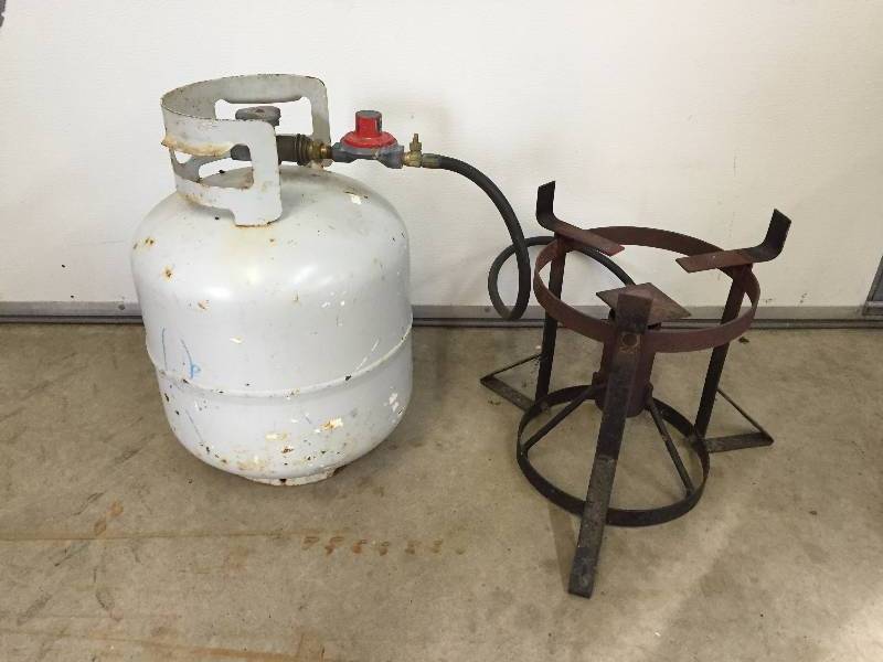 lot 212 image: Propane Tank with Stand for Kettle