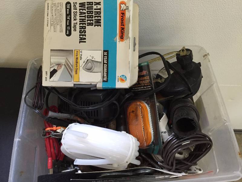 lot 218 image: Lot of Misc Garage Items