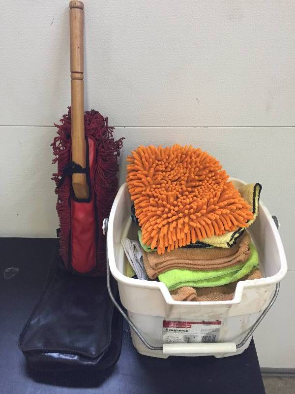 lot 223 image: Lot of Nice Cleaning Towels and ScrubbersDremmel