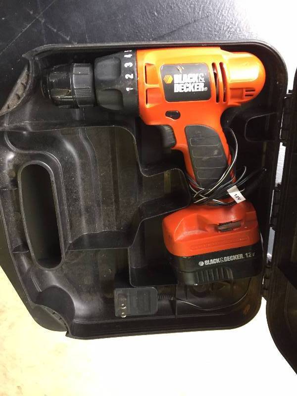 lot 225 image: Black & Decker Screw Gun