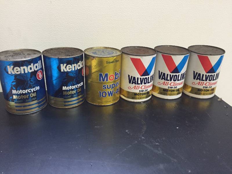 lot 230 image: Collectors Motor Oil Cans